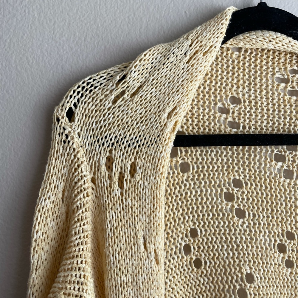 90s yellow sweater!